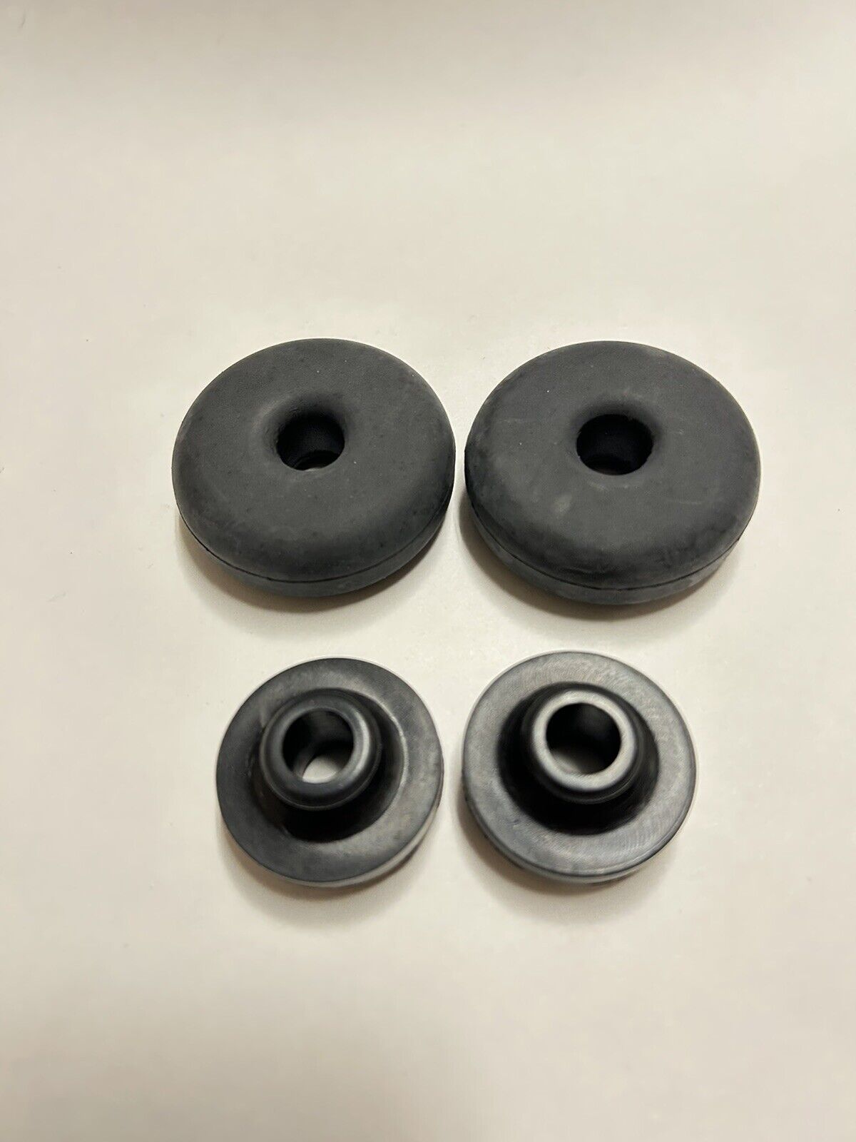 GTO Radiator Insulator/Rubber Mount Set
