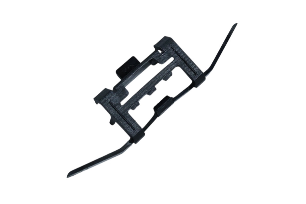 G8 Roof Molding Clip/Retainer