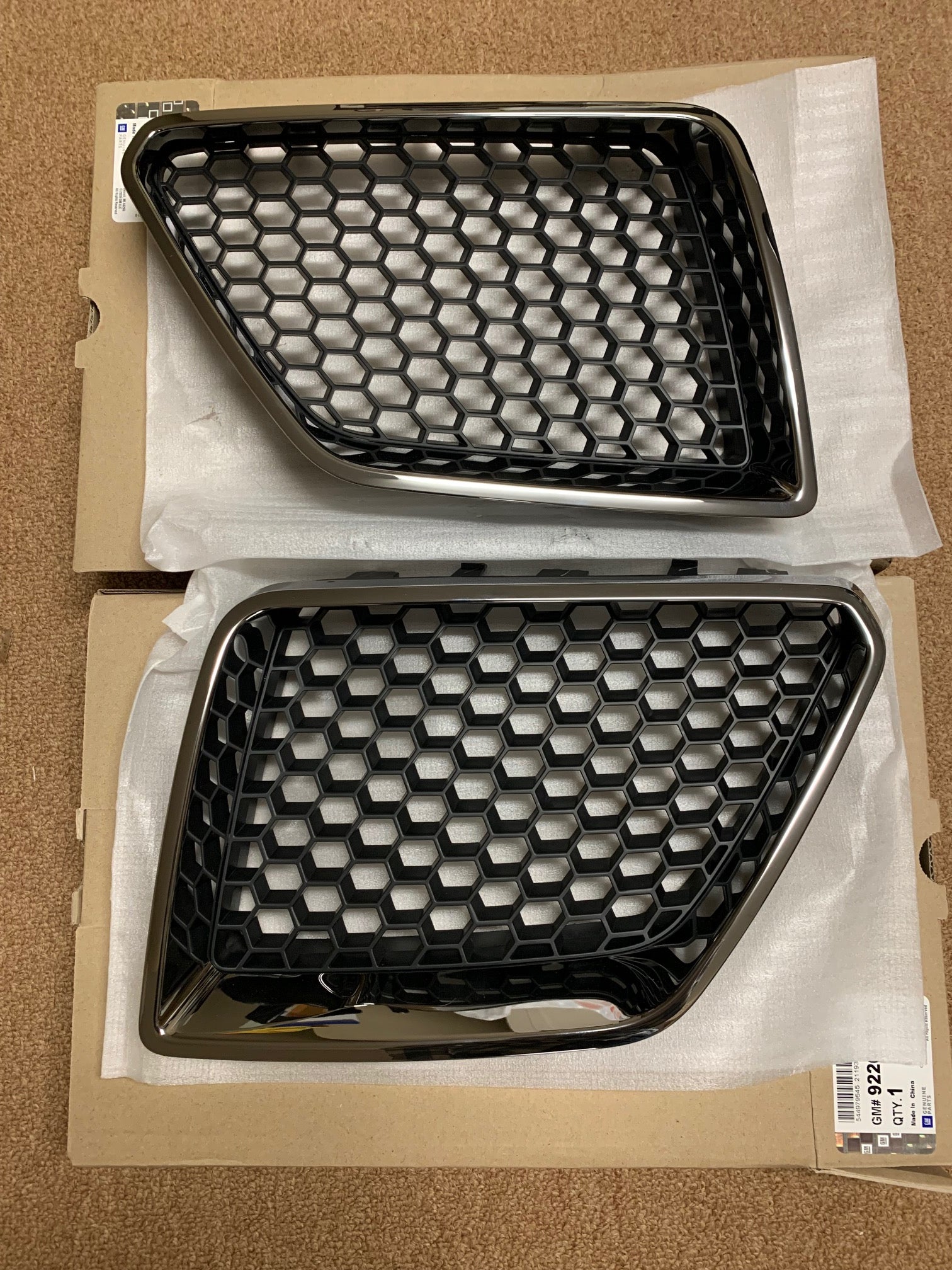G8 OEM Upper Grilles (LH and RH).. FREE SHIPPING
