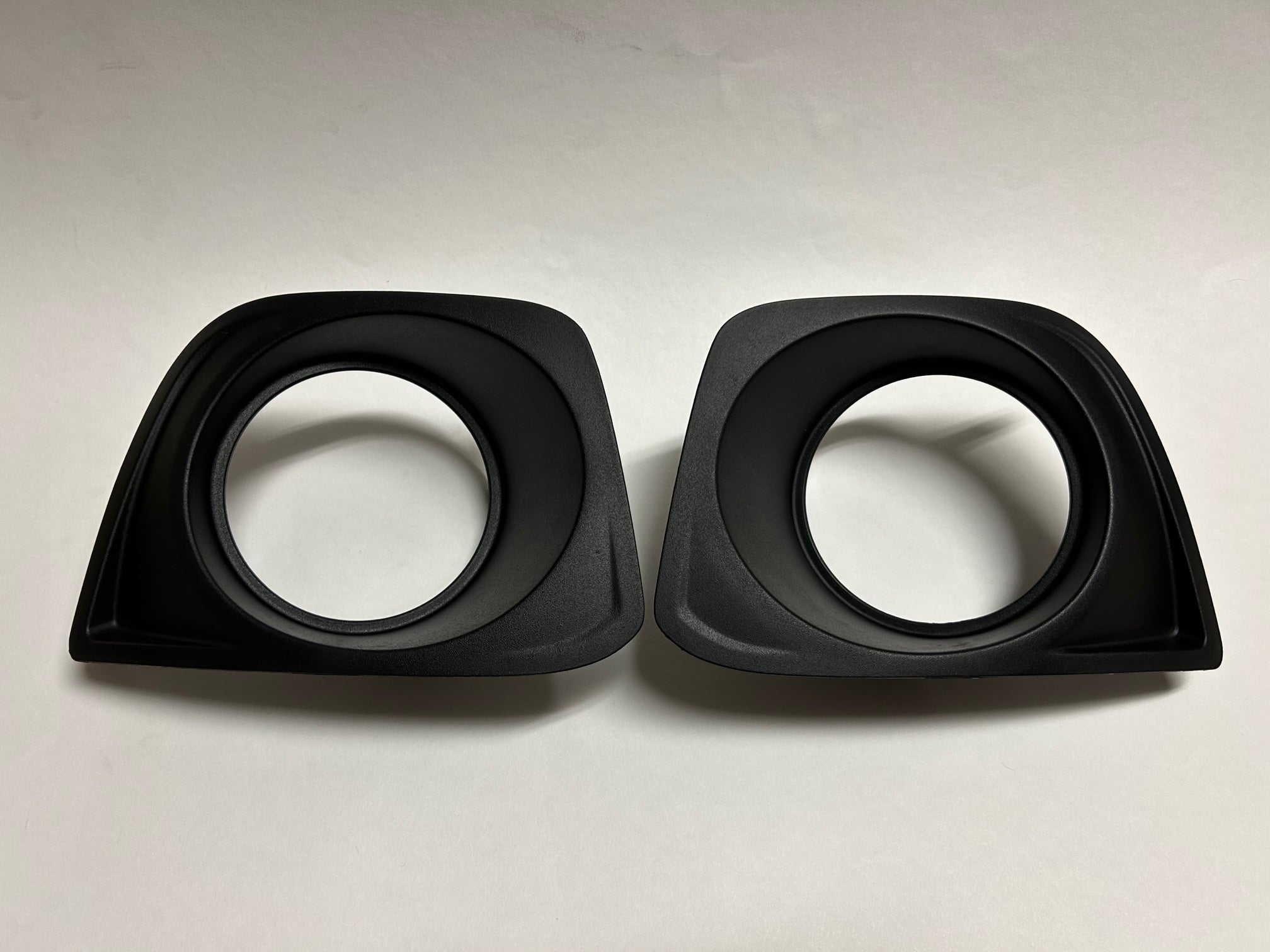 G8 GXP Fog Light Surrounds (Pair)