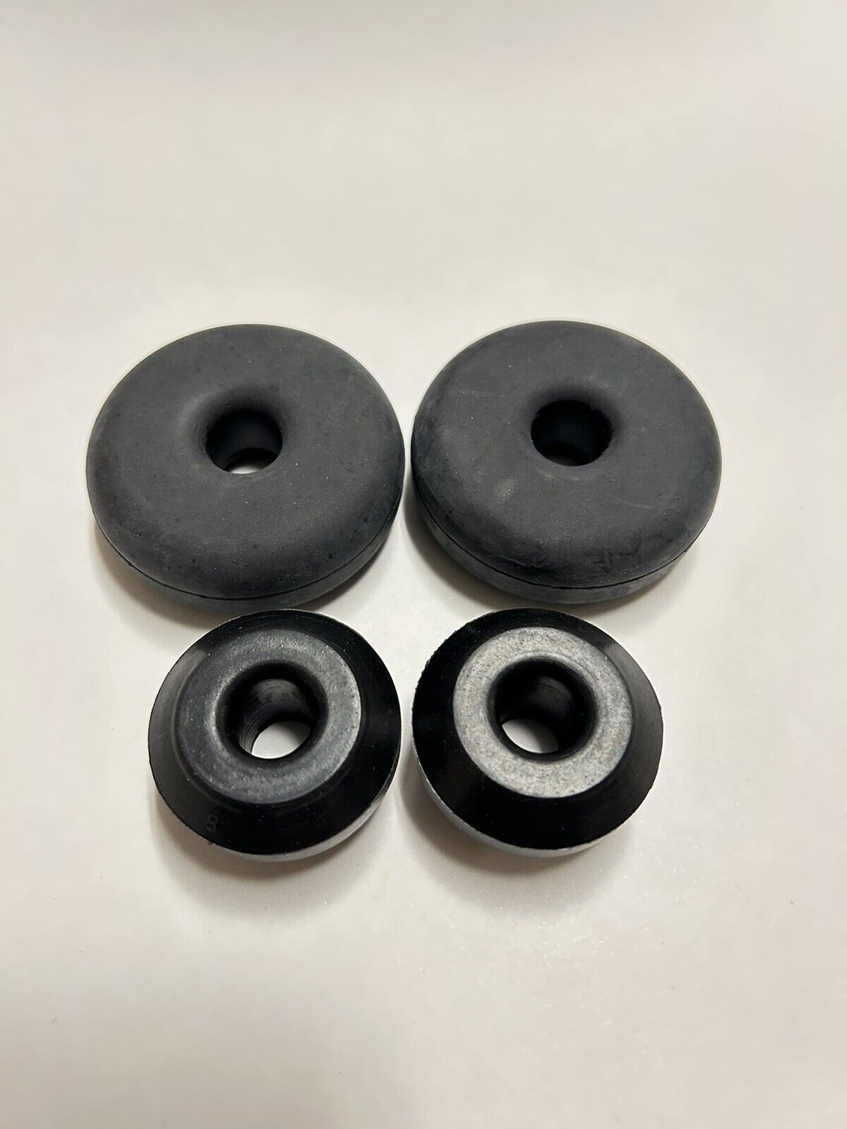 GTO Radiator Insulator/Rubber Mount Set