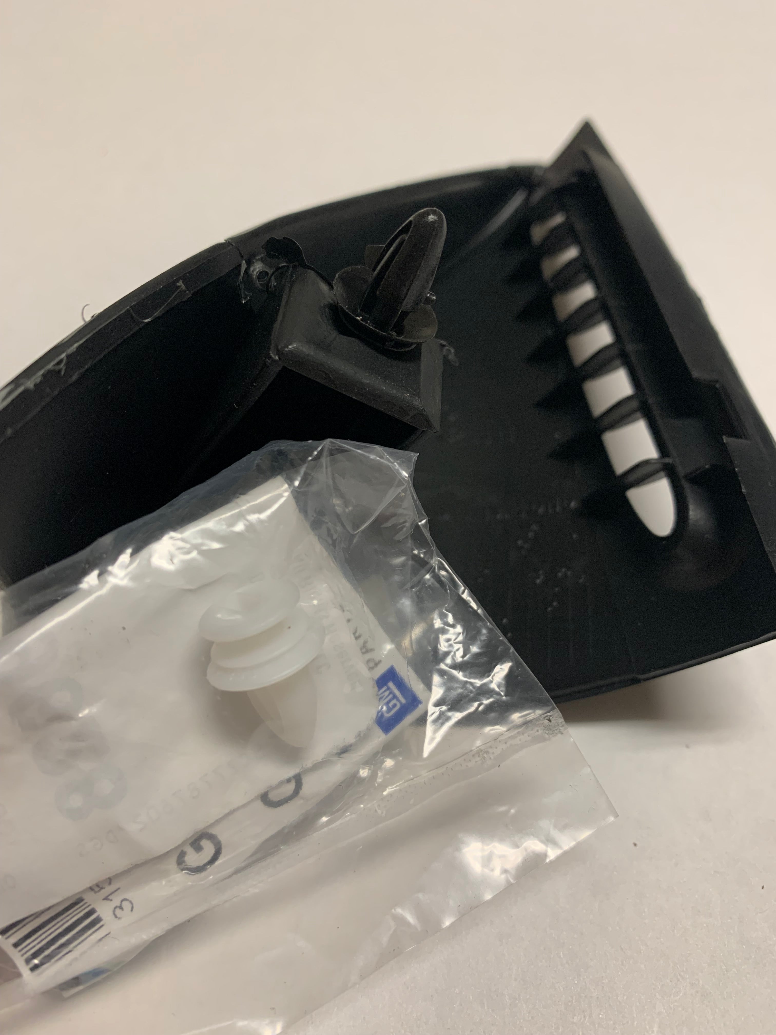 GTO Window Defroster Vent Clip