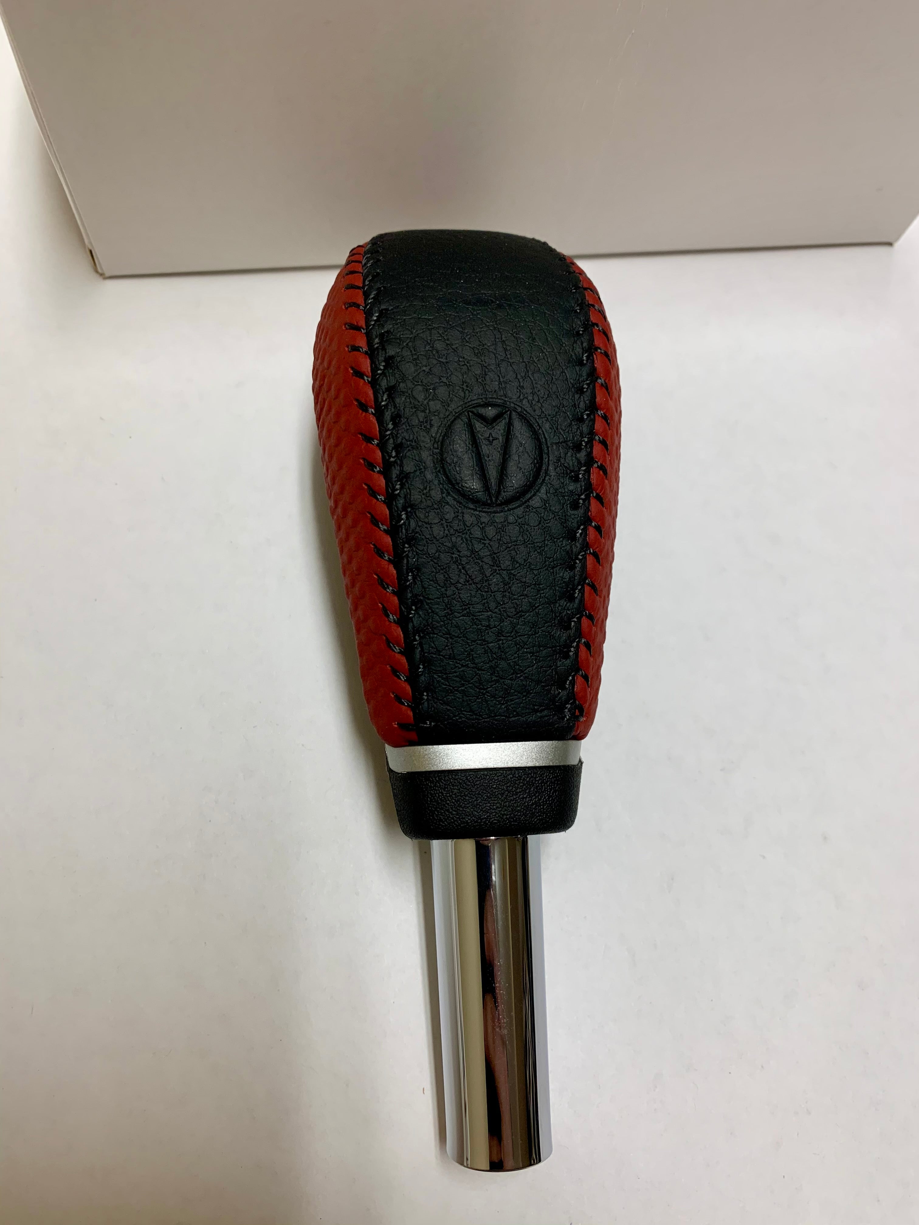 Pontiac G8 Red/Black Auto Shift Knob (Pontiac Logo)